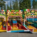 Barcos coloridos no canal de Xochimilco - Cidade do México