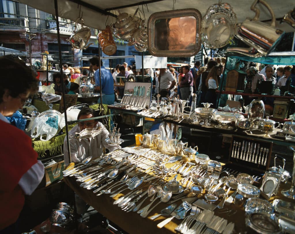 Antiguidades na feira de San Telmo. Buenos Aires, Argentina