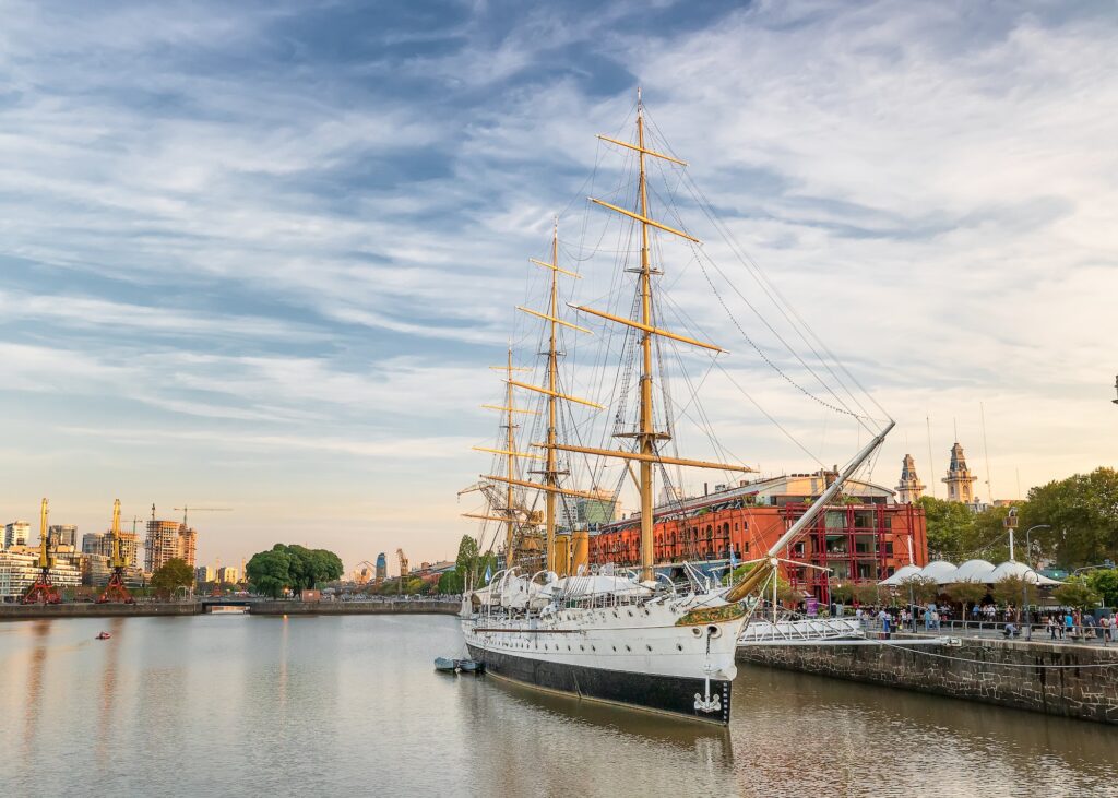 Fragata Sarmiento em Puerto Madero, Buenos Aires, Argentina