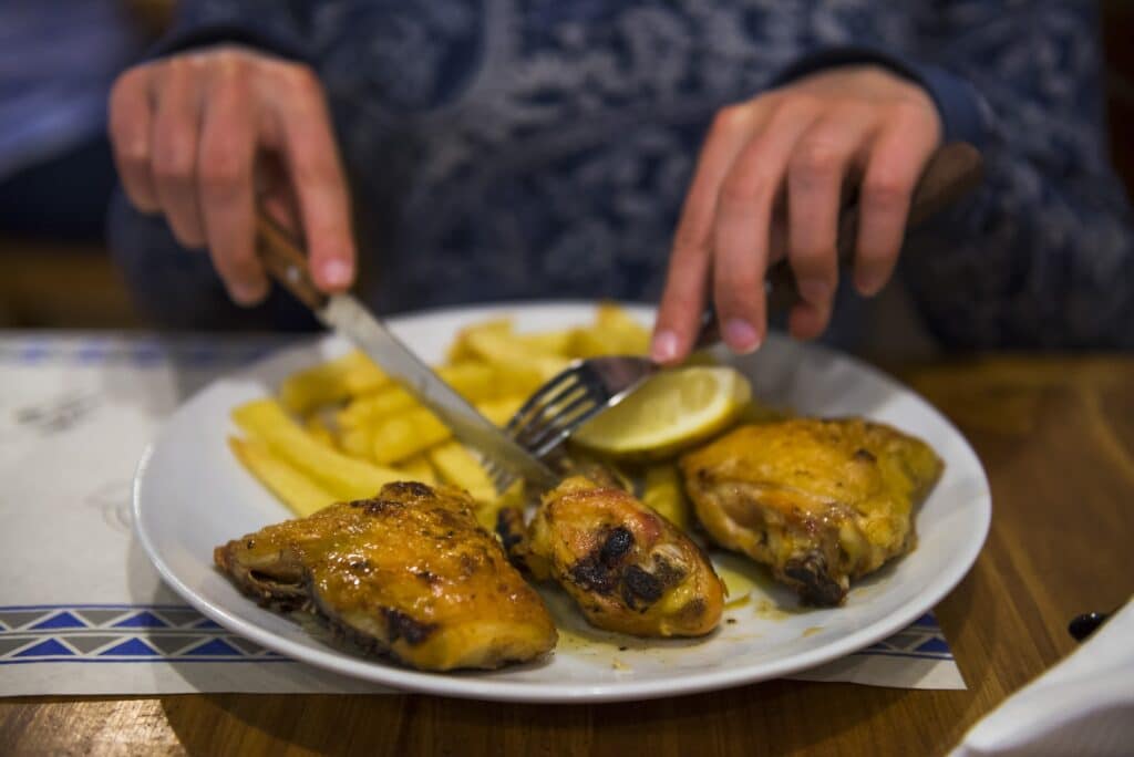 Pollo Asado: prato tradicional argentino em Mendoza, Argentina