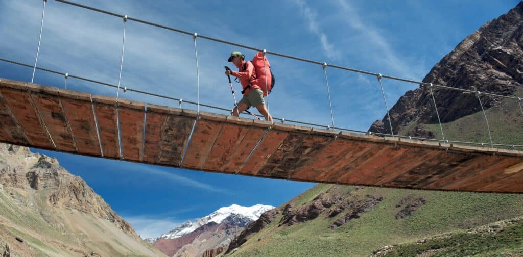 Trekking nas montanhas de Mendonza. Rio Aconcagua, Argentina